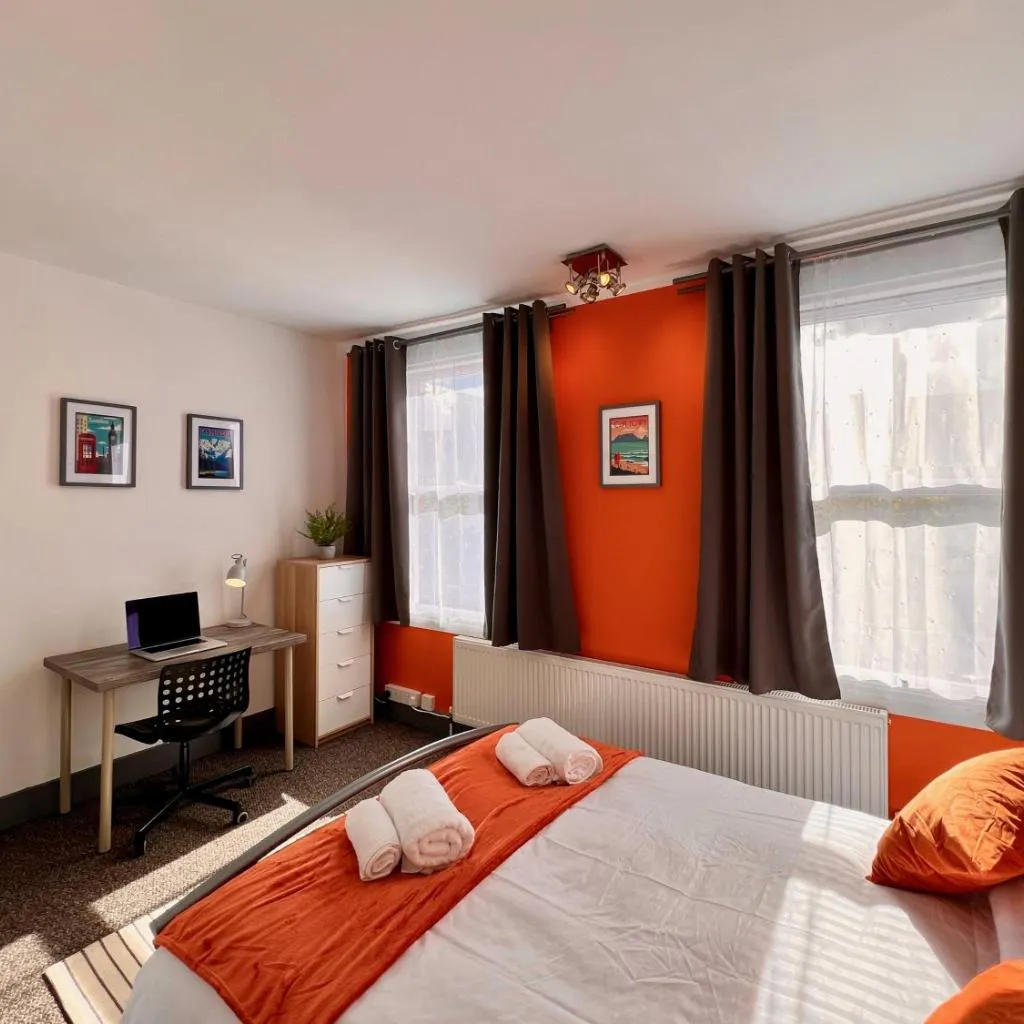 Photograph of Clarence House 3 Bedrooms 8min to Station E17 North East London