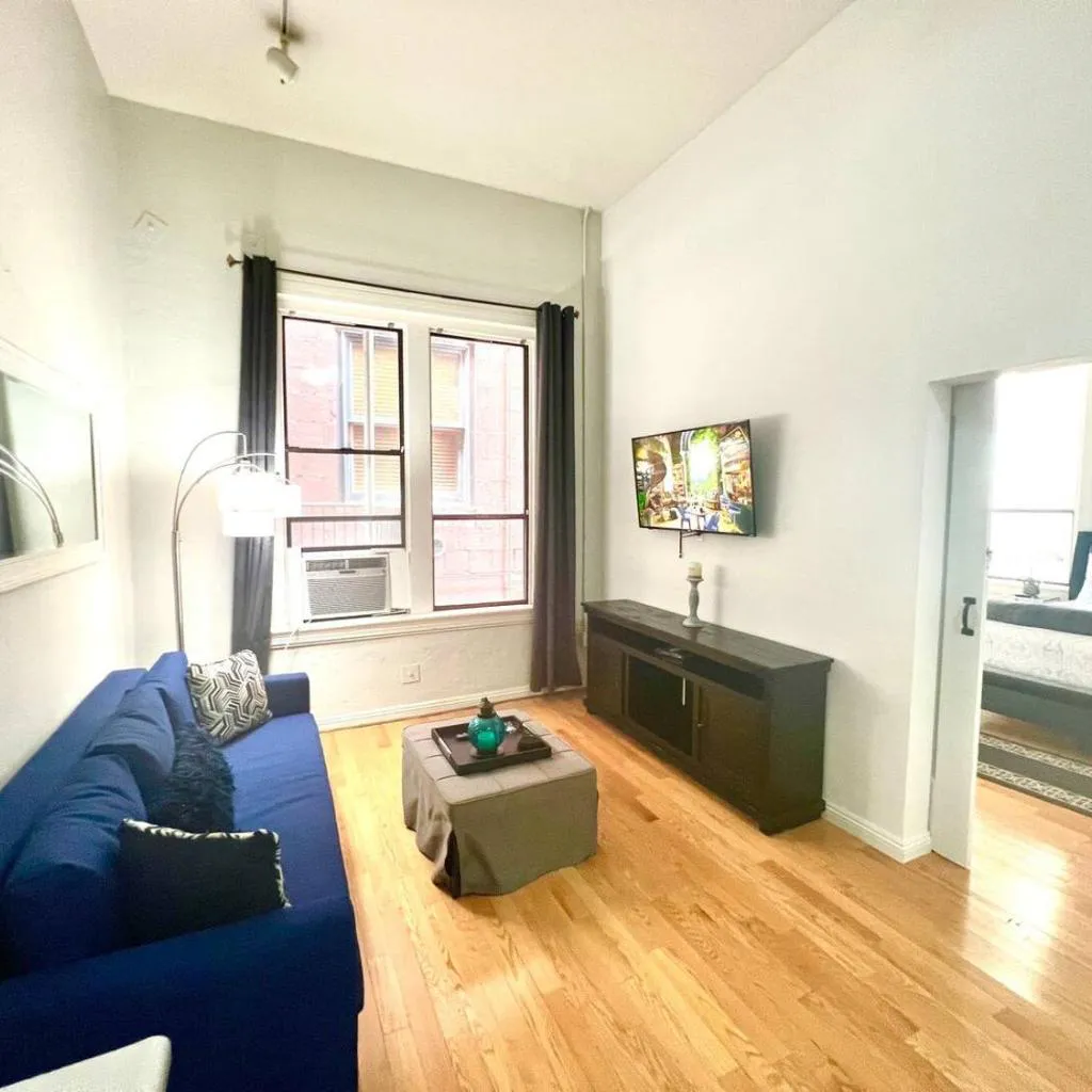 Photograph of 2BR Free Parking Walk to Convention Center
