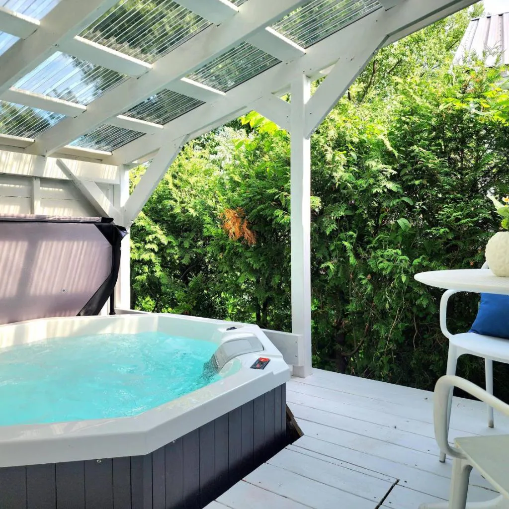 Photograph of Boho Chic Tiny House - Hot Tub EV Chrger & Parking