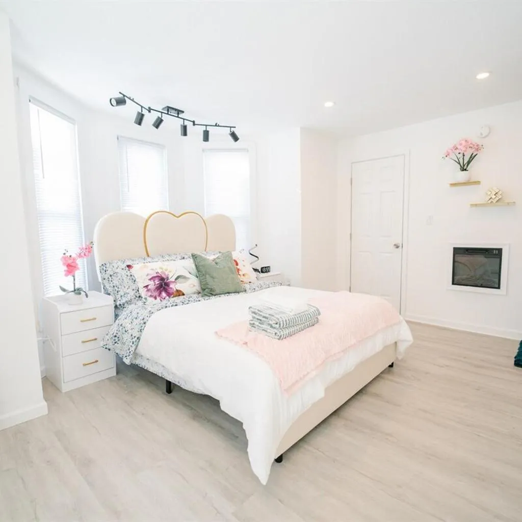 Photograph of Modern 5BR DC Home Free Parking Steps from Metro Family-Friendly
