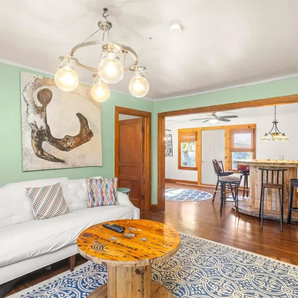 Photograph of Upper Unit Retreat Pet-Friendly