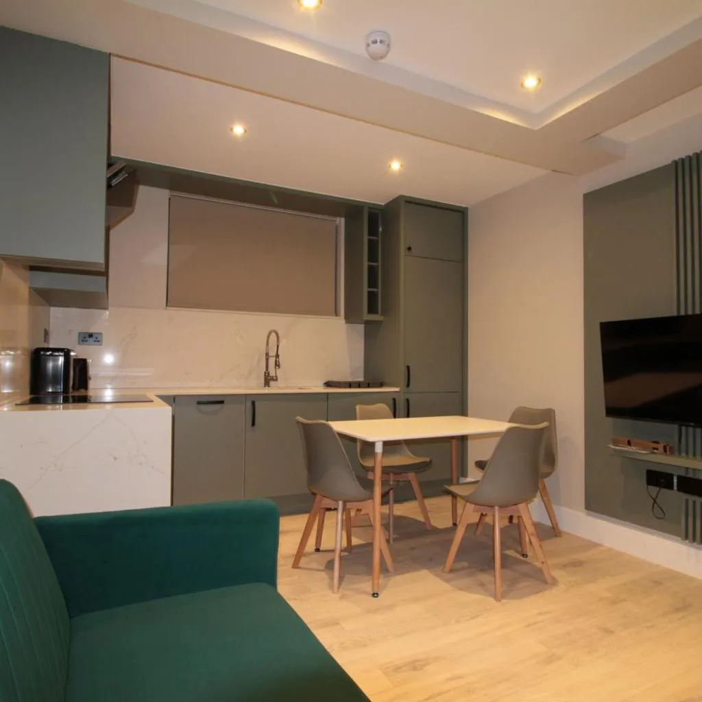 Photograph of Fantastic two bed Flat With Free Private Parking in Acton