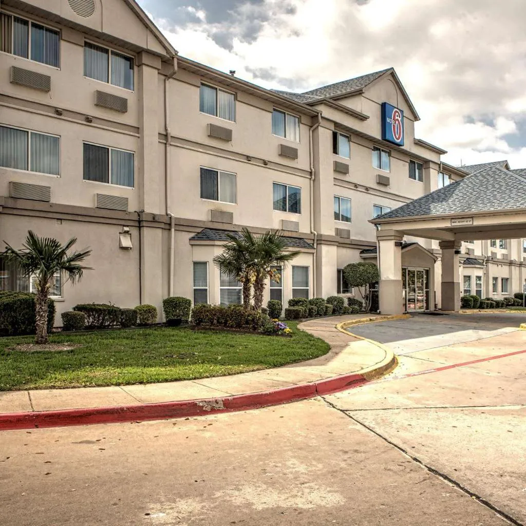Photograph of Motel 6-Dallas, TX - Northwest