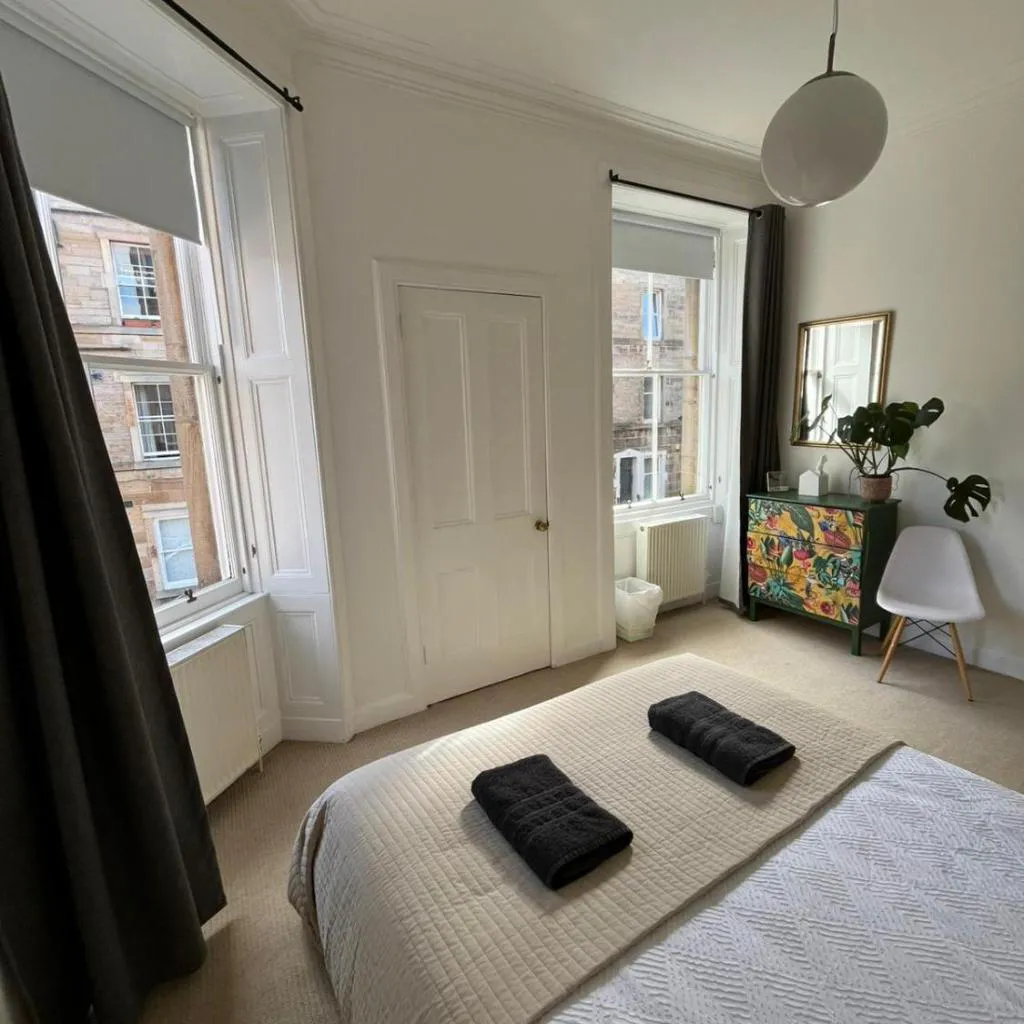 Photograph of Bright 2 bedroom apartment near the meadows