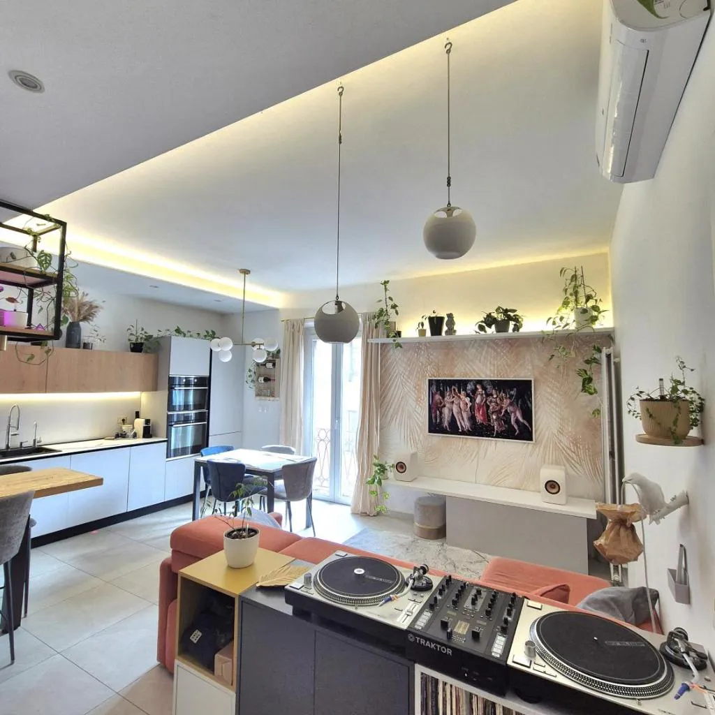 Photograph of FLAT ISOLA - New Opening