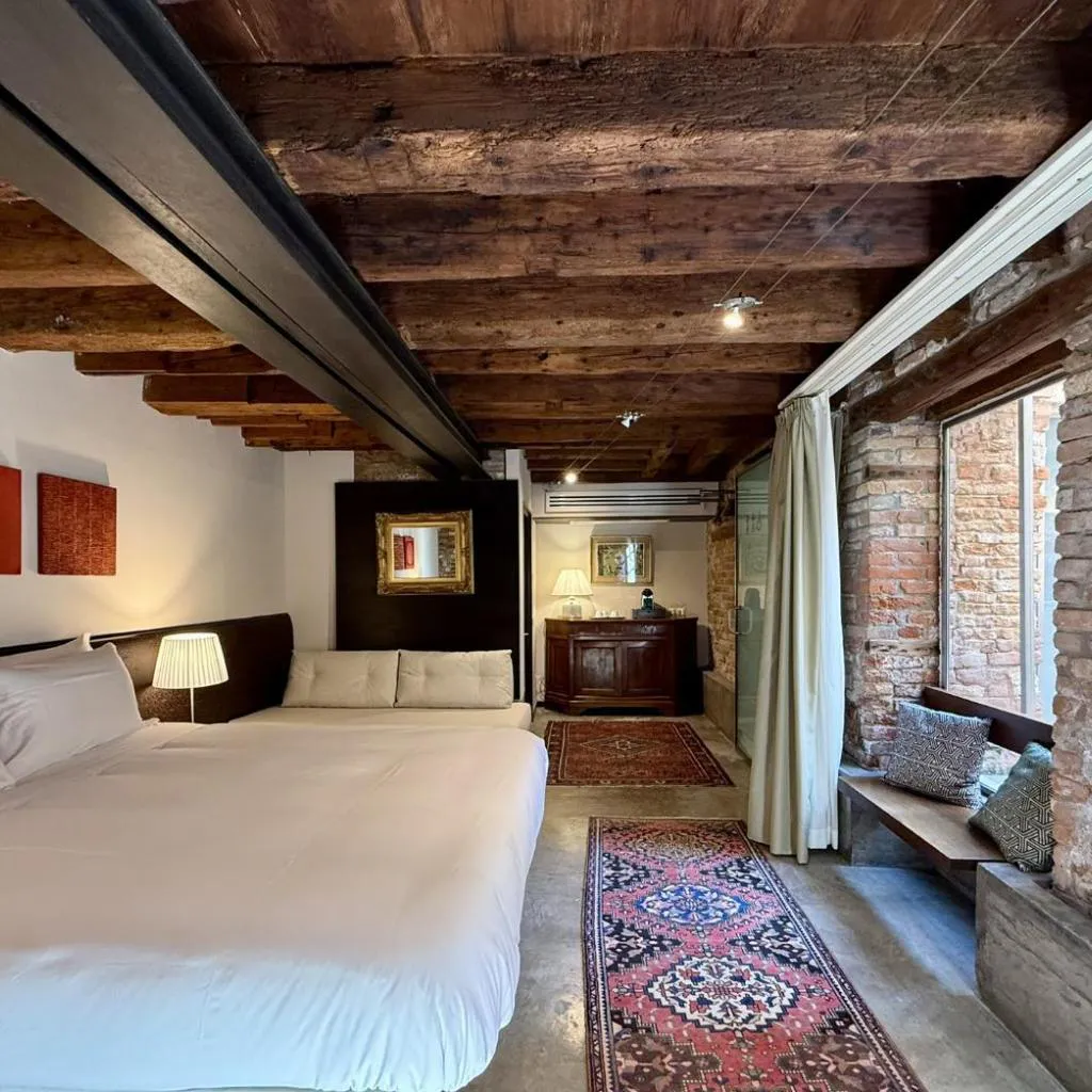 Photograph of Avogaria 5 Rooms