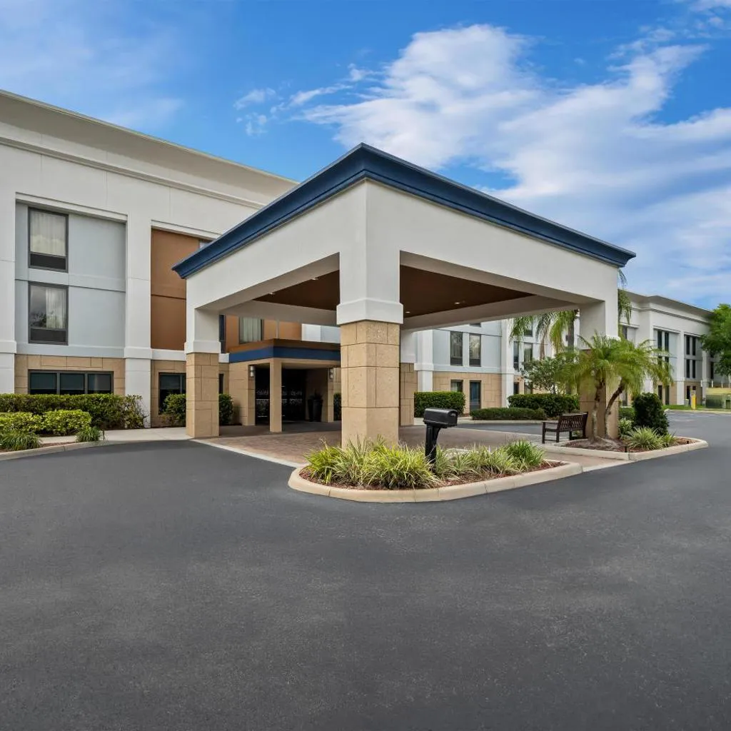 Photograph of Hampton Inn Naples - I-75