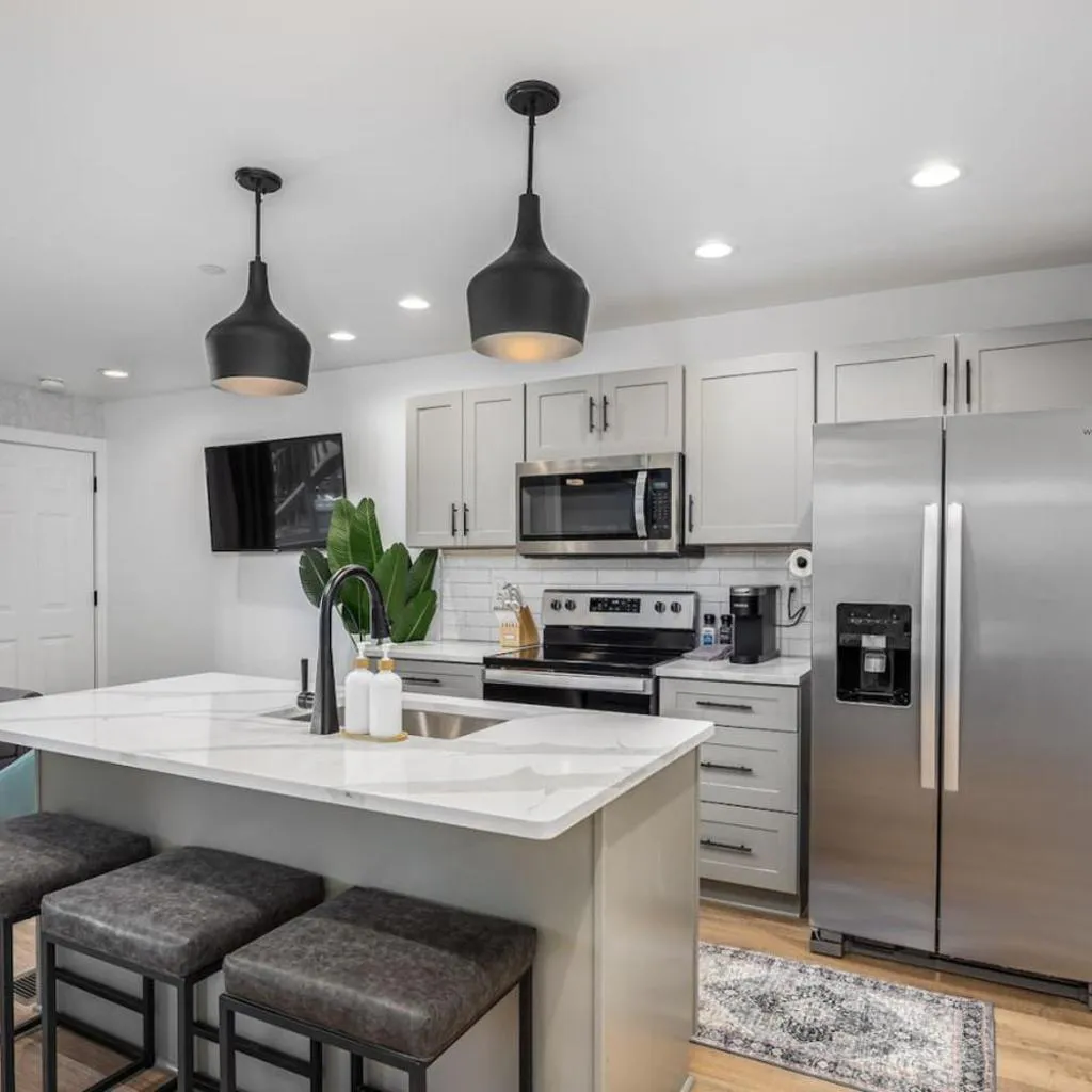 Photograph of No Stairs Condo by Vanderbilt and Belmont, 3 miles to Downtown