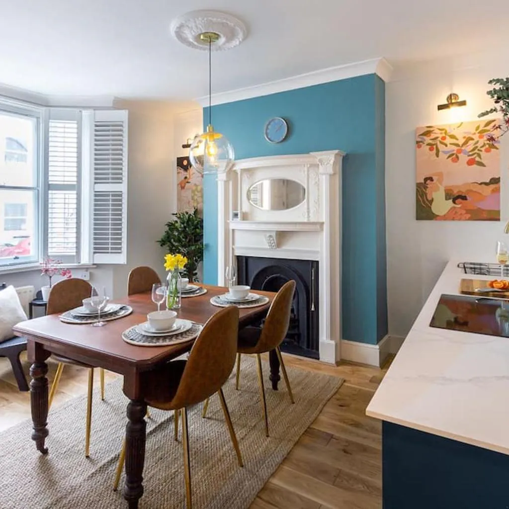 Photograph of Elegant 2-Bed Regency House by Beach - Hove Lawns