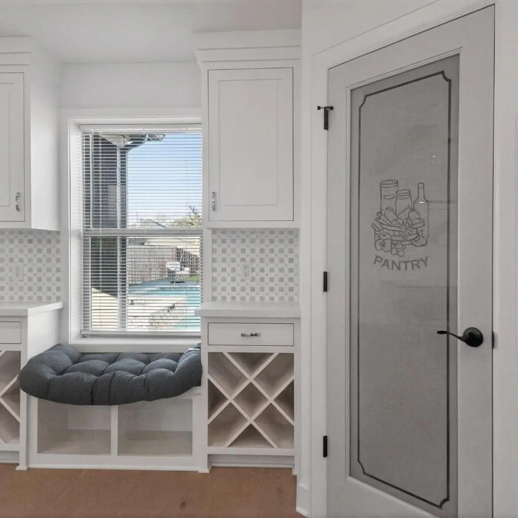 Photograph of Spacious Houston Home with Pool, Hot Tub, Fast Wifi