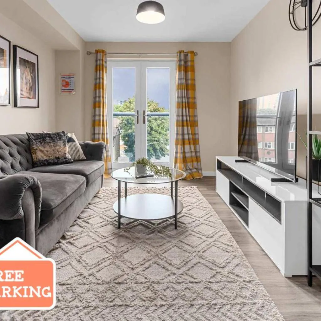 Photograph of 2 Bed City Centre Flat Balcony Free Parking