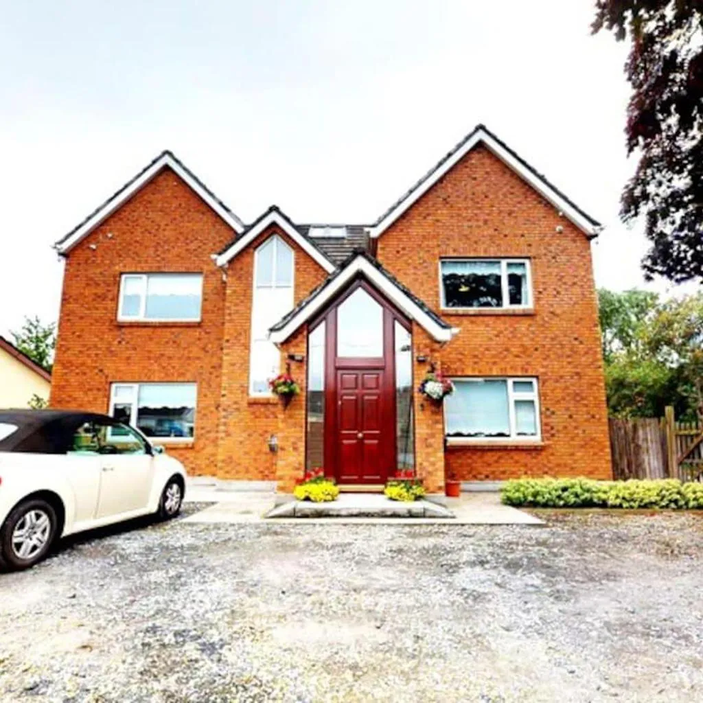 Photograph of Donabate 5BD Home 10 min to Airport