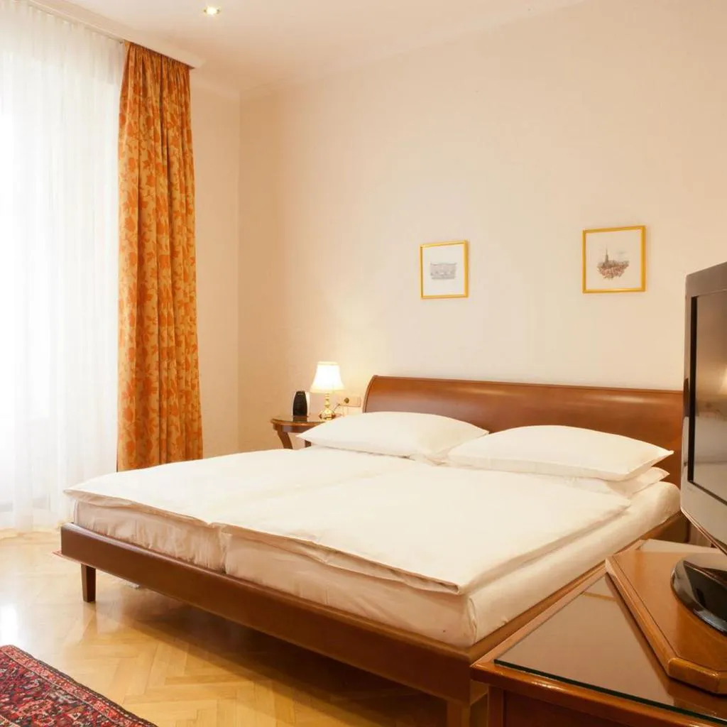 Photograph of Hotel Kaiserin Elisabeth