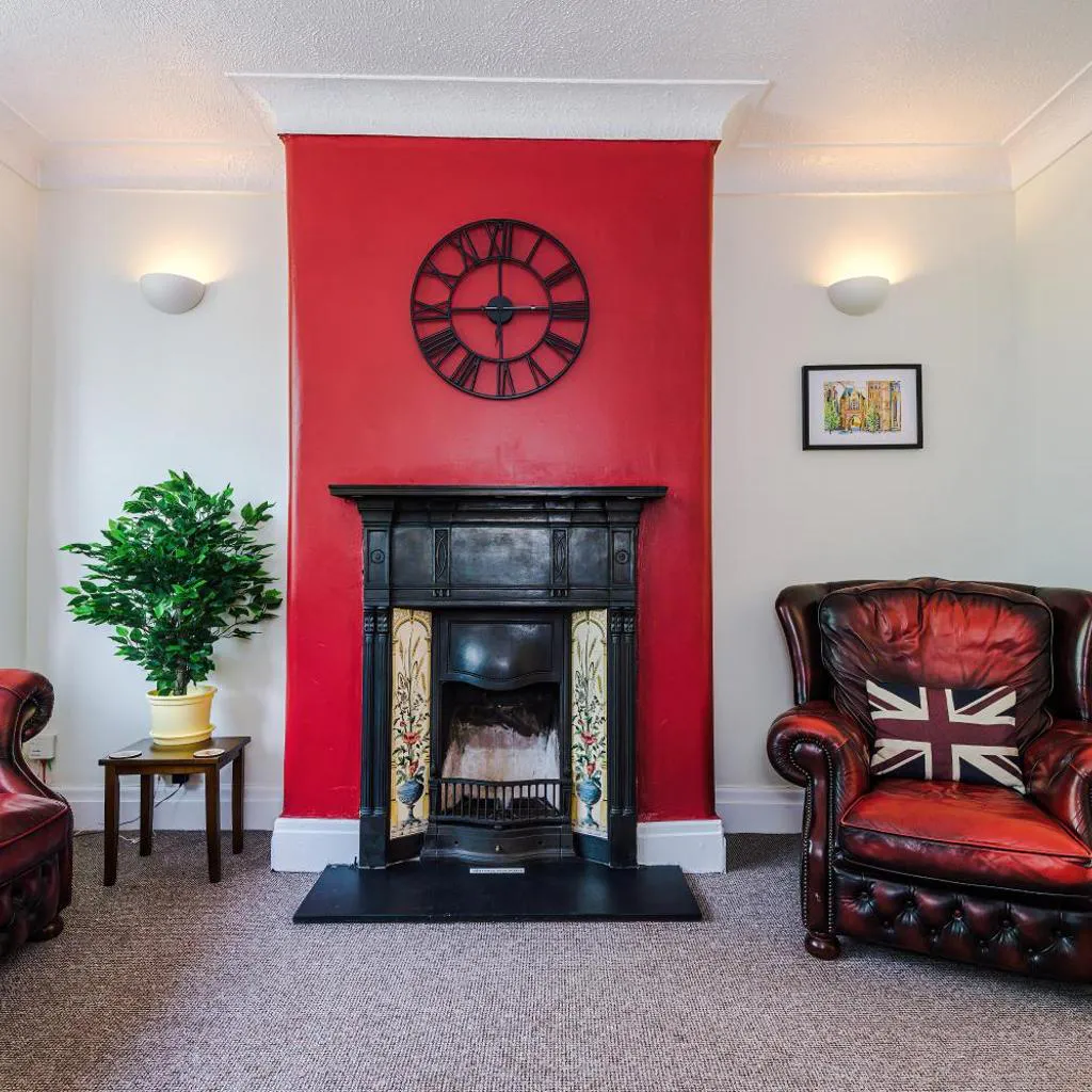 Photograph of 3 BR Property in Prestwich 15 mins from Manchester City Centre Garden Free parking Superfast WIFI Netflix