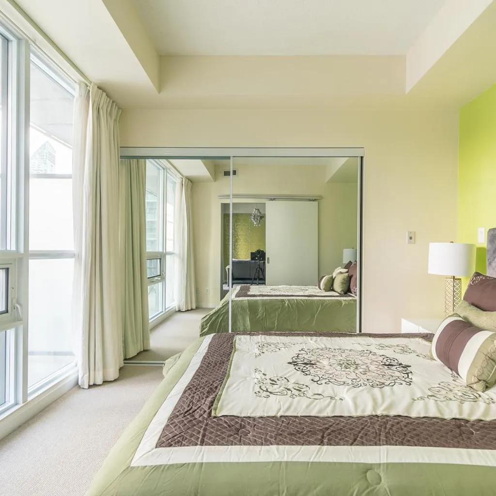 Photograph of Classic 1BR & Den Apartment in Downtown