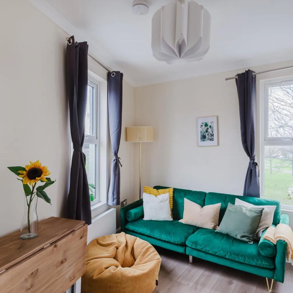 Photograph of Modern Cosy Corner Flat 3 bed and loft sleep 7 people