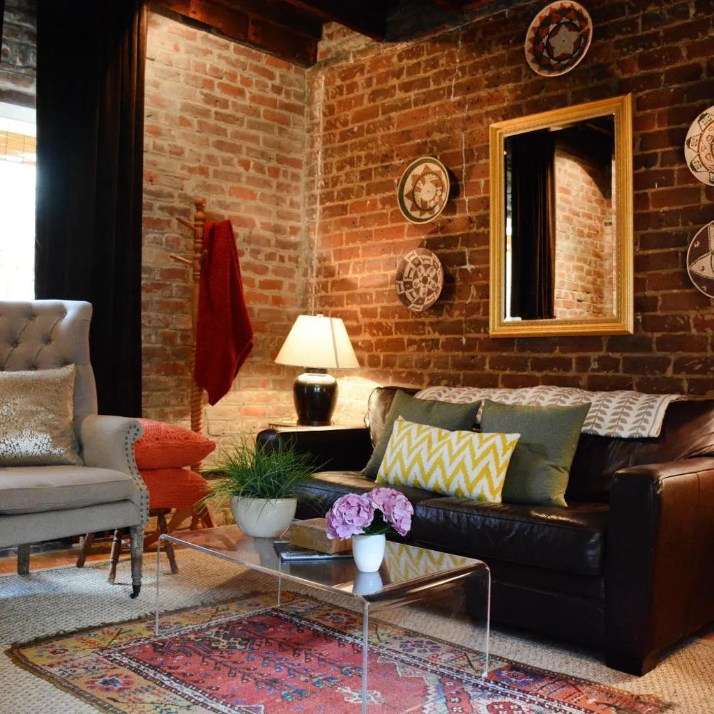 Photograph of Sycamore Carriage House by Lucky Savannah