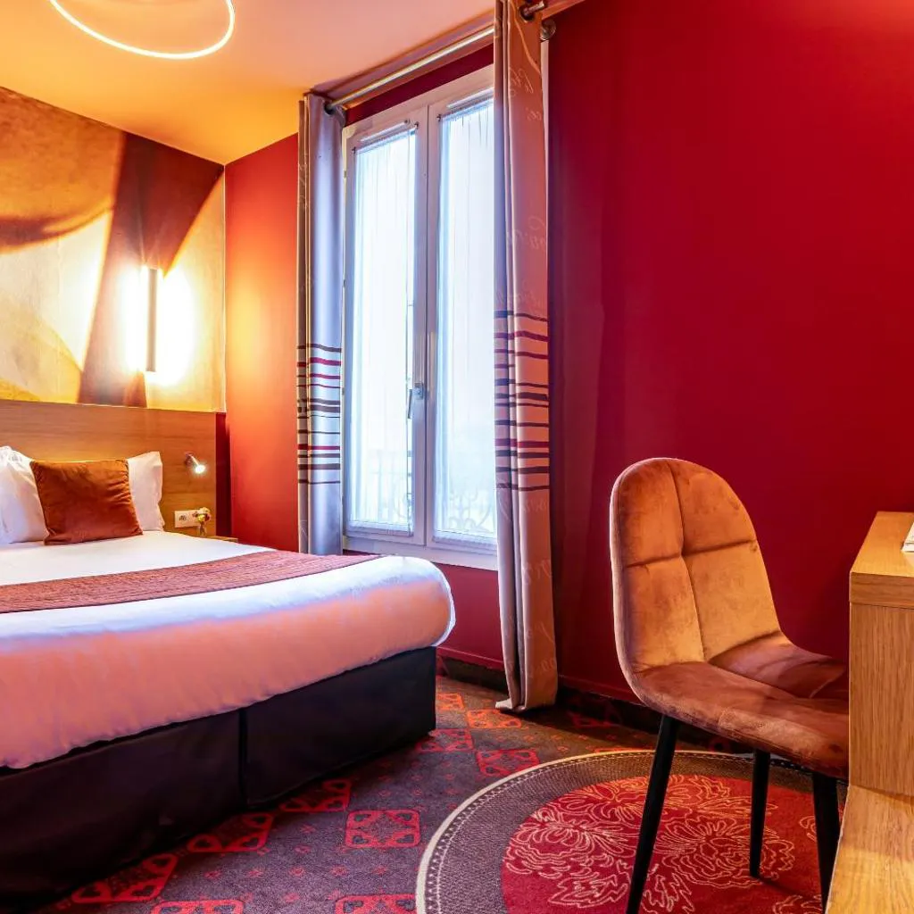 Photograph of Hotel Ariane Montparnasse by Patrick Hayat