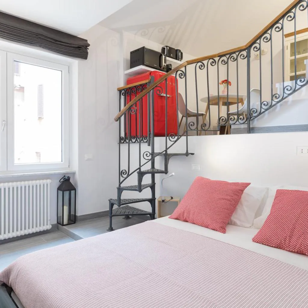 Photograph of Quiet pied a terre with terrace in Borgo Pio