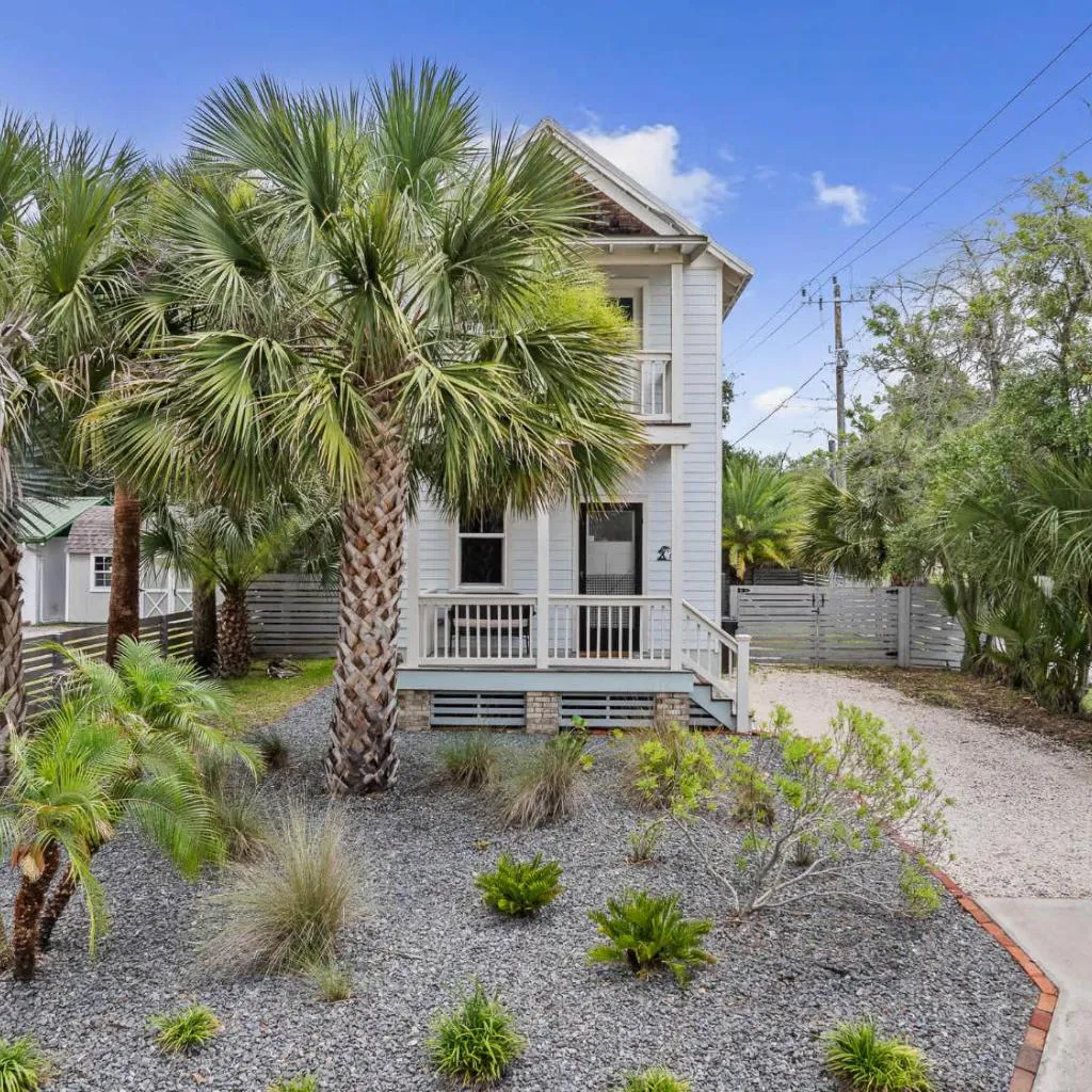 Photograph of Lincolnville Charm l Walk to DNTN l Dog Friendly