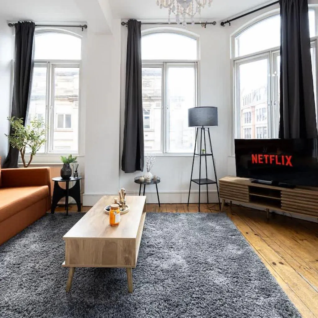 Photograph of 2 Bed City Centre Flat Sleeps 6