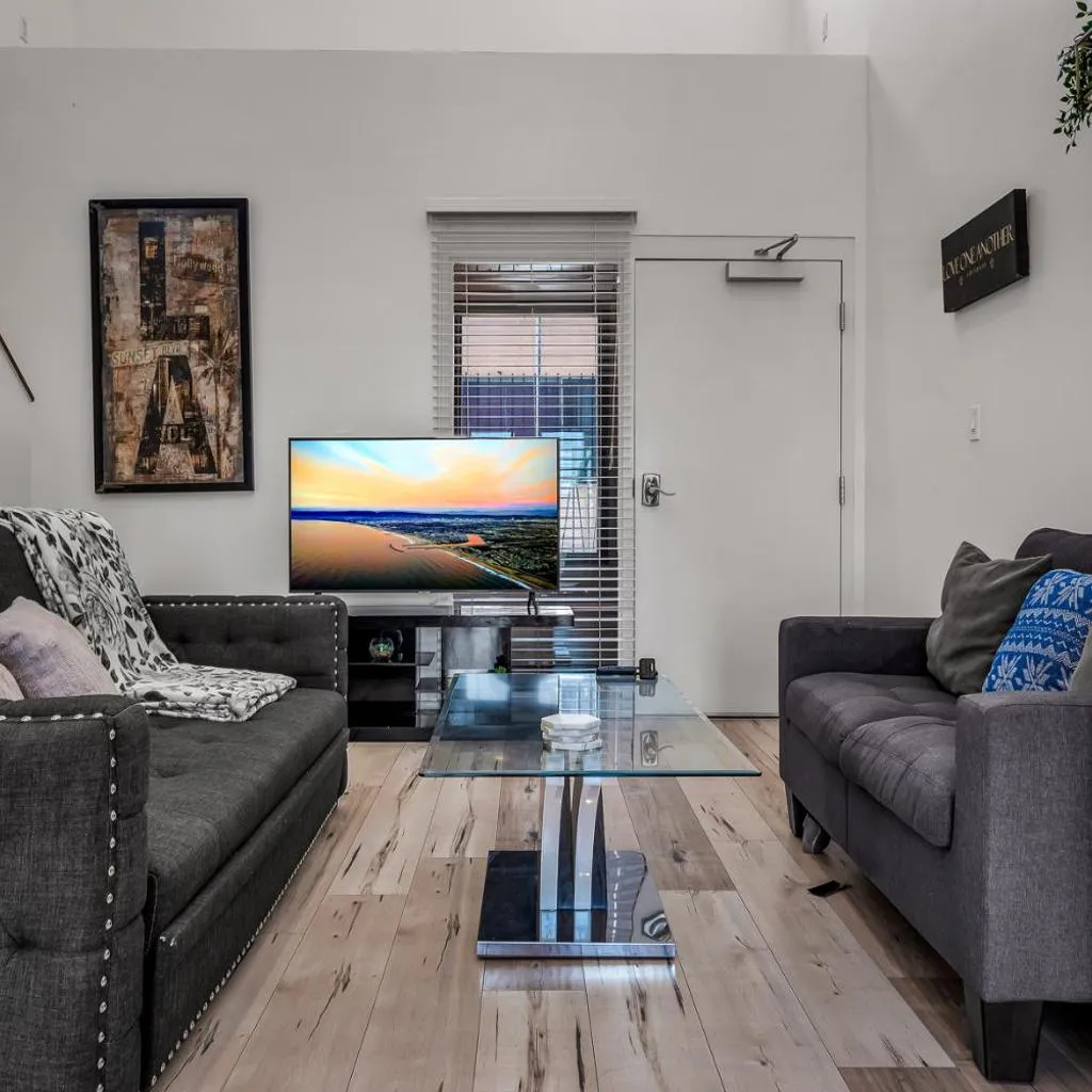 Photograph of Luxury Hollywood Loft Balcony Parking Near DTLA & Koreatown