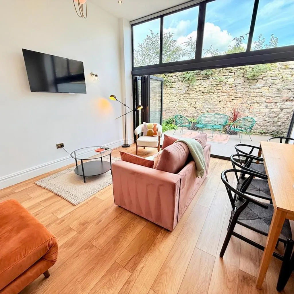 Photograph of The City Nest - Sleeps 8 - Free Off Street Parking