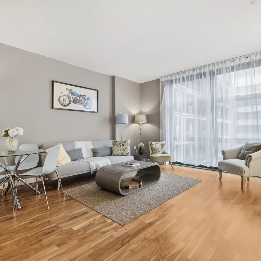 Photograph of Canary Wharf 1-Bed, Sleeps 4, 2-Min To Station