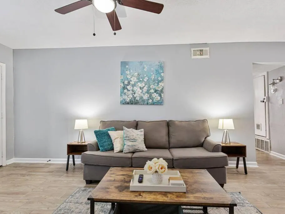 Photograph of The Flower Room! Near Downtown! Boutique Stay! Near NRG!