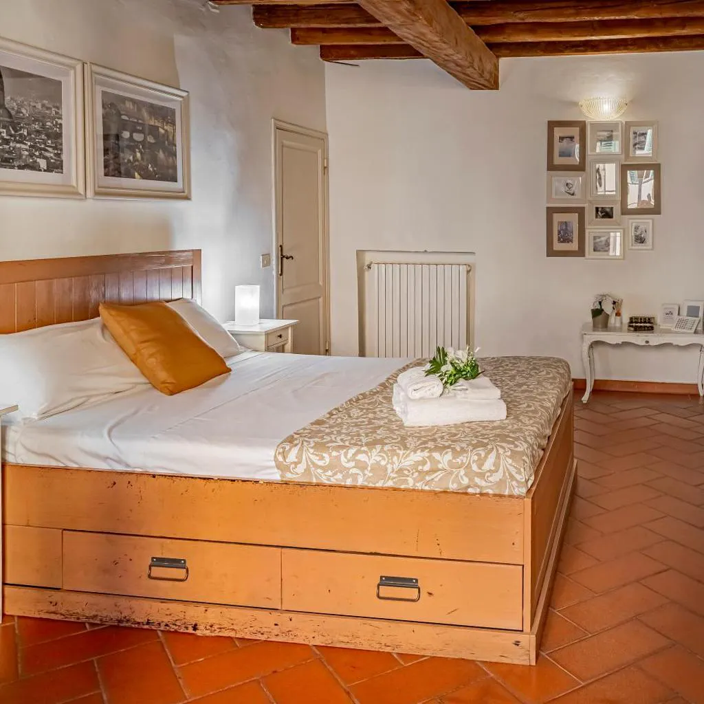Photograph of Dante's Relais