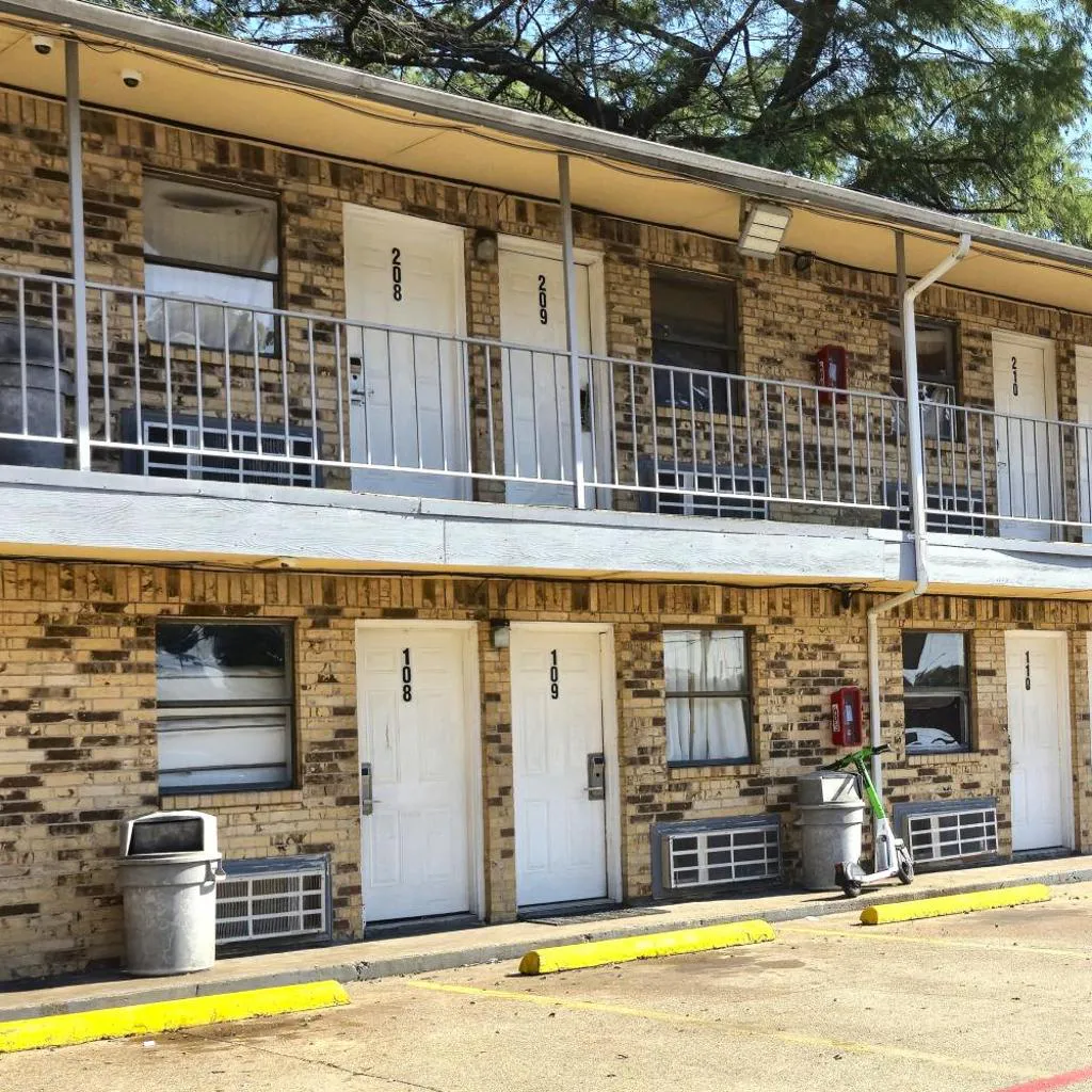 Photograph of Mi Amor Inn & Suites by Hotel O Dallas Tx Hwy 352