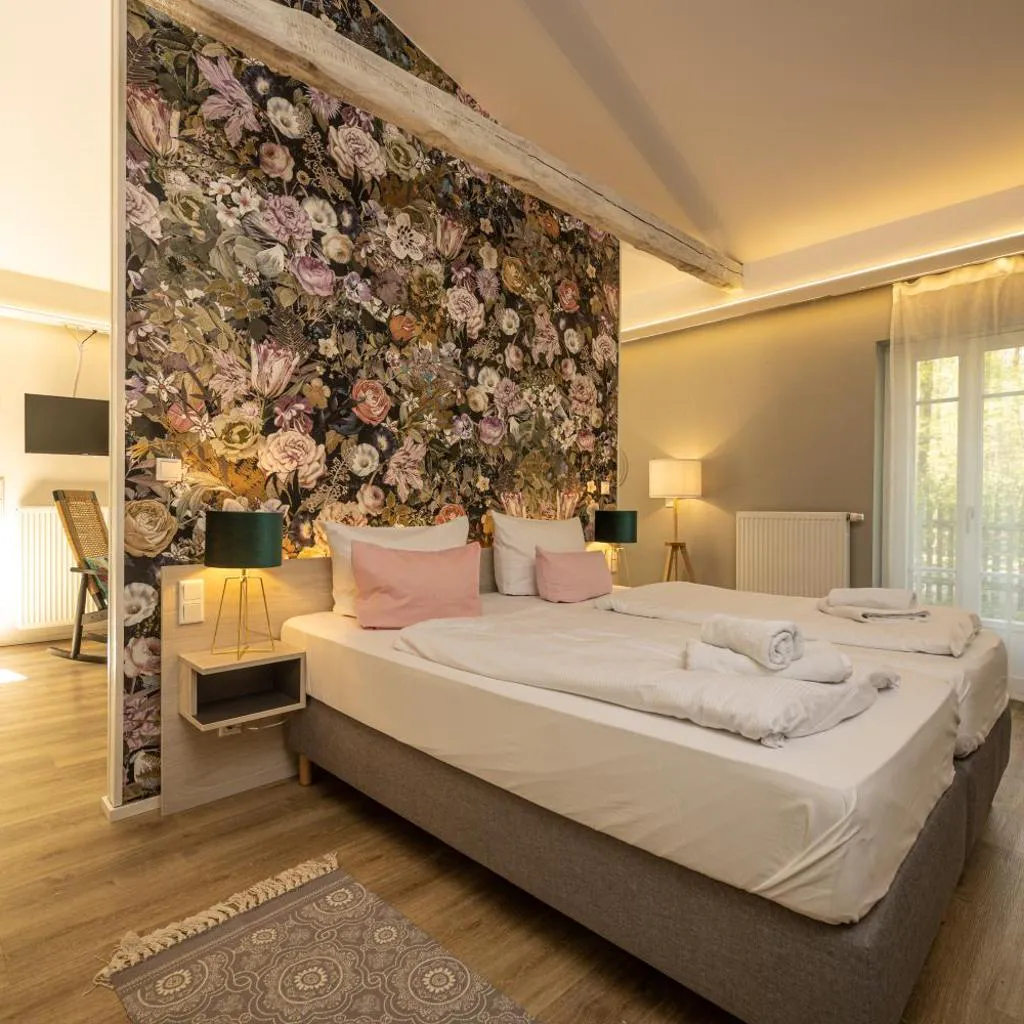 Photograph of Little Suite Apartments
