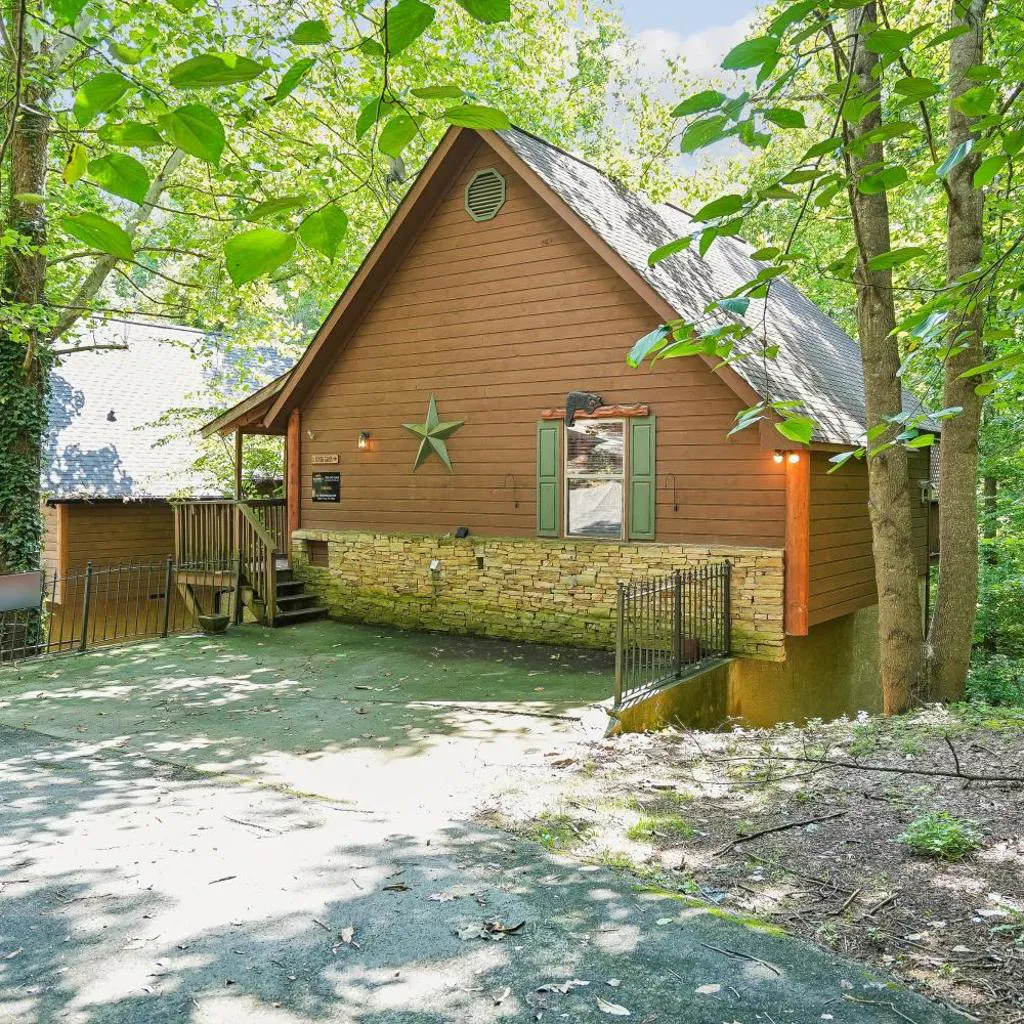 Photograph of 3 Bears Cabin cabin
