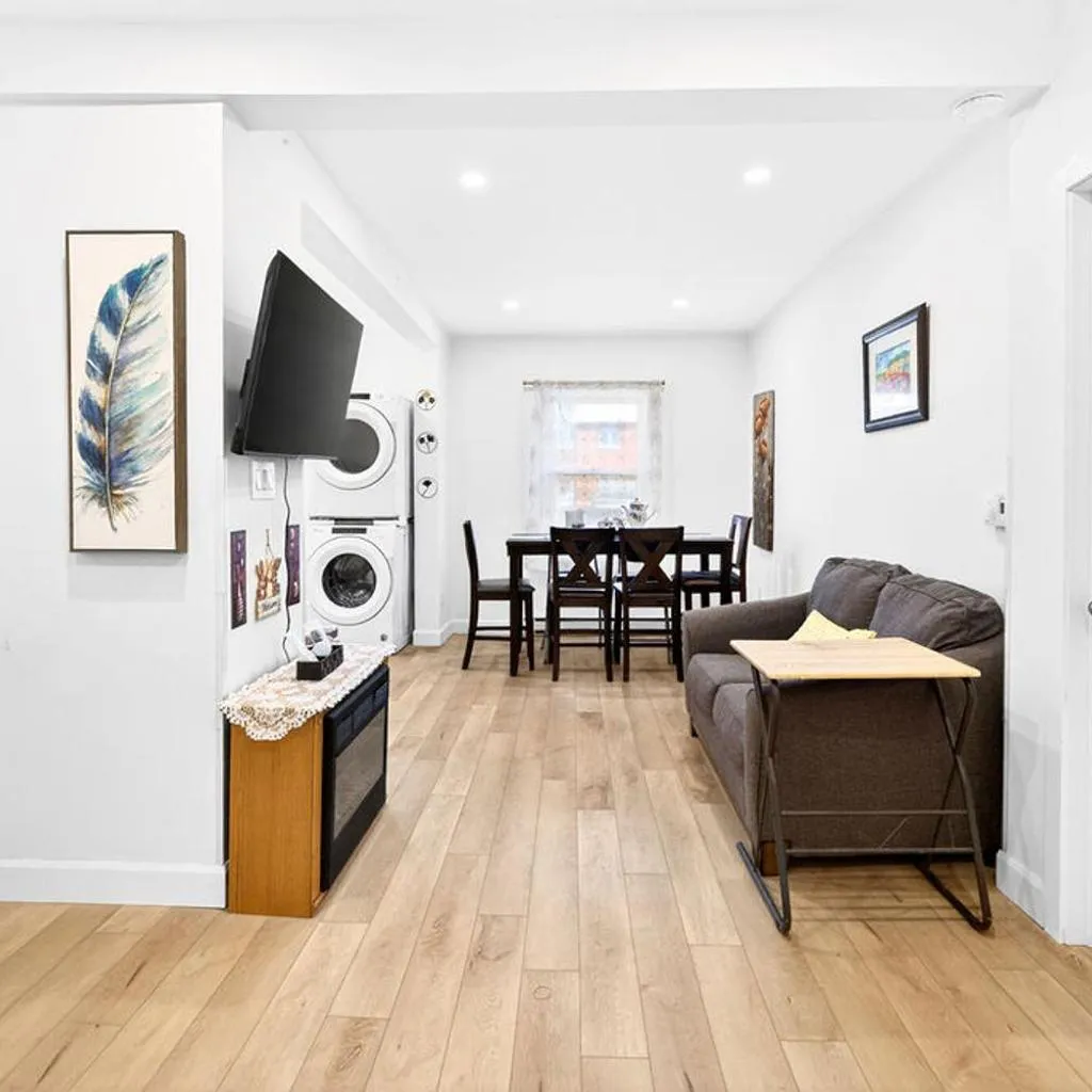 Photograph of Quiet&Comfy 3BDRS Apt near DT, Concordia, Parking