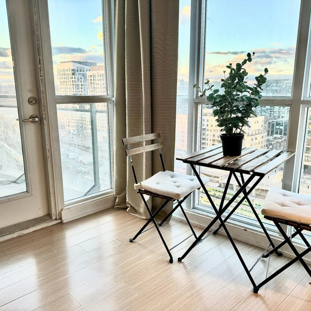 Photograph of Elegant Downtown Condo Near CN Tower -FREE Parking