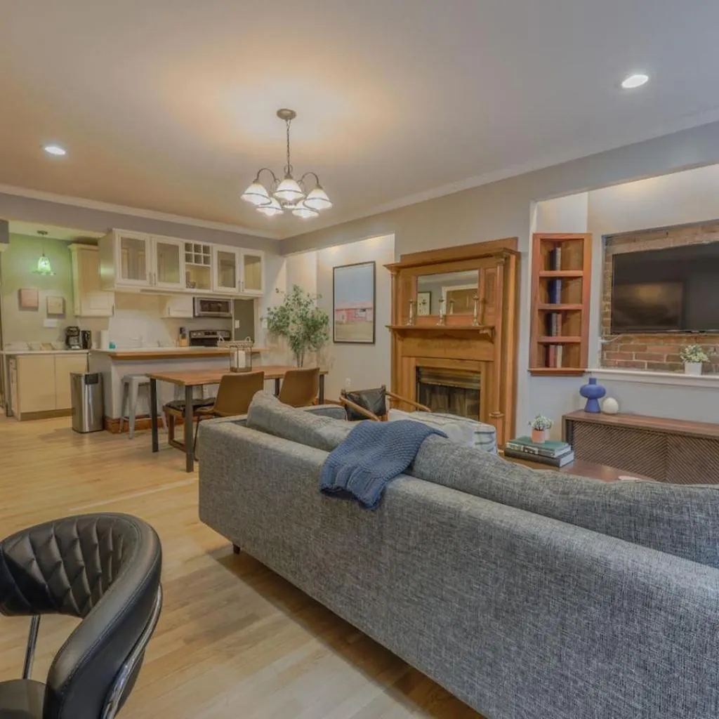 Photograph of Classic 2Bed 2Bath Apartment w patio in Back Bay