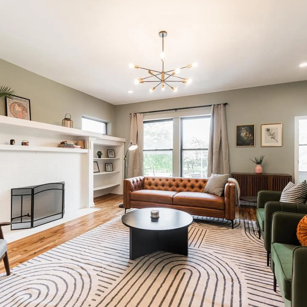 Photograph of Dwellish Rentals - Hyde Park Luxury Stay 5BR Near Lake & UChicago