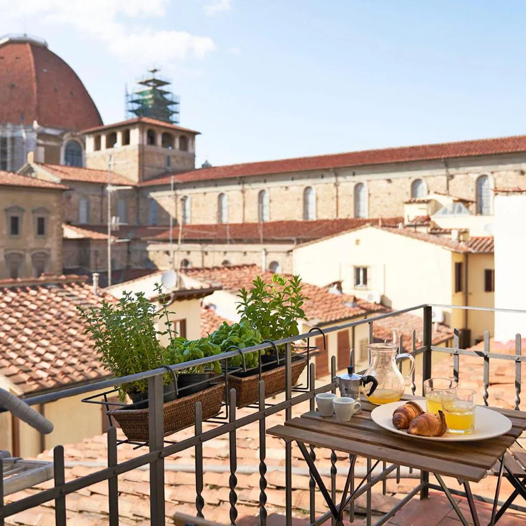 Photograph of One of a kind Near The Duomo w/Balcony Palace Apt
