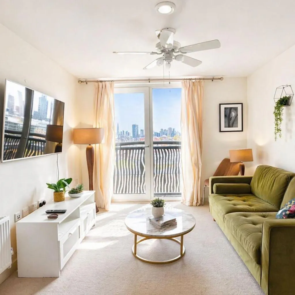 Photograph of Executive 2-bed Penthouse with View- 15mins to Victoria Station