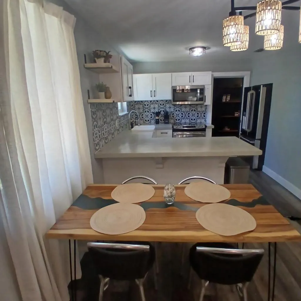 Photograph of Renovated Pool Home in Seminole Heights Sleeps 10