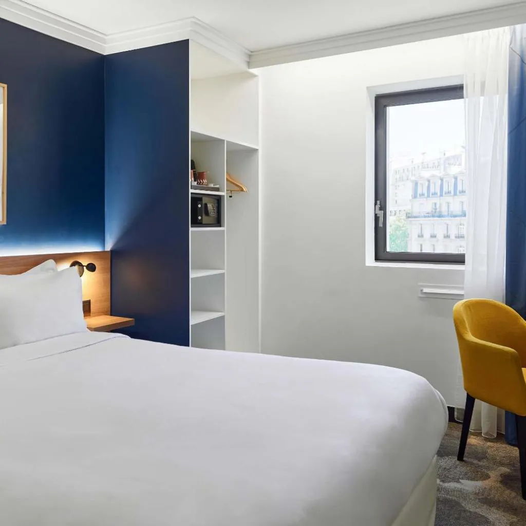 Photograph of B&B HOTEL Paris 17 Batignolles