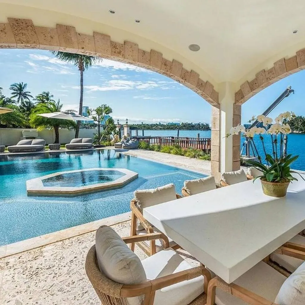Photograph of Elegant 6-Bedroom Villa with Private Pool
