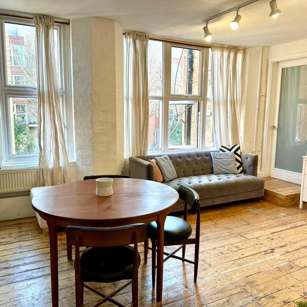 Photograph of Bright Large Double Bedroom Flat