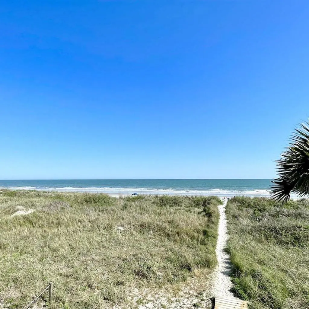 Photograph of Comfy 4br Oceanfront Sm Dogs PG2