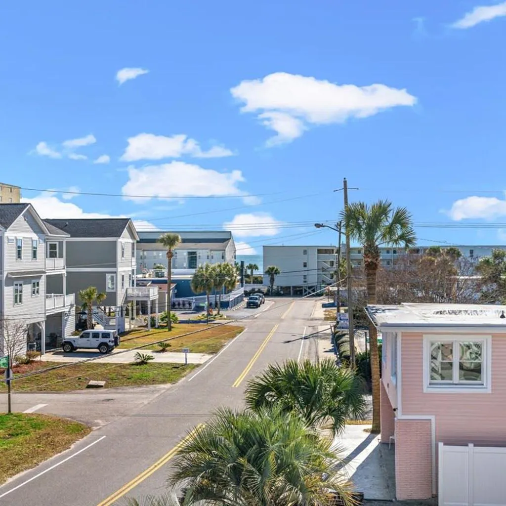 Photograph of TreeHouse Lodge Walk to Beach Pet-Friendly 302