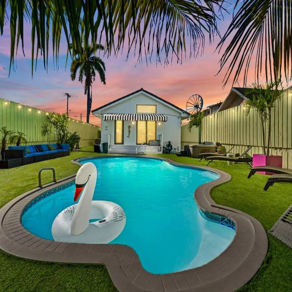 Photograph of The Velvet Palm Midtown Pool and Hot Tub