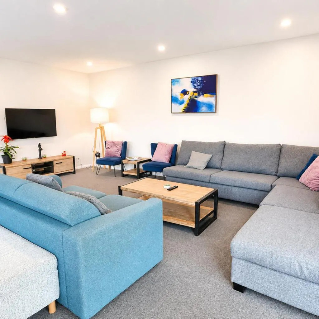 Photograph of Room to spread out - fenced lawn, pets welcome - Weston Villa