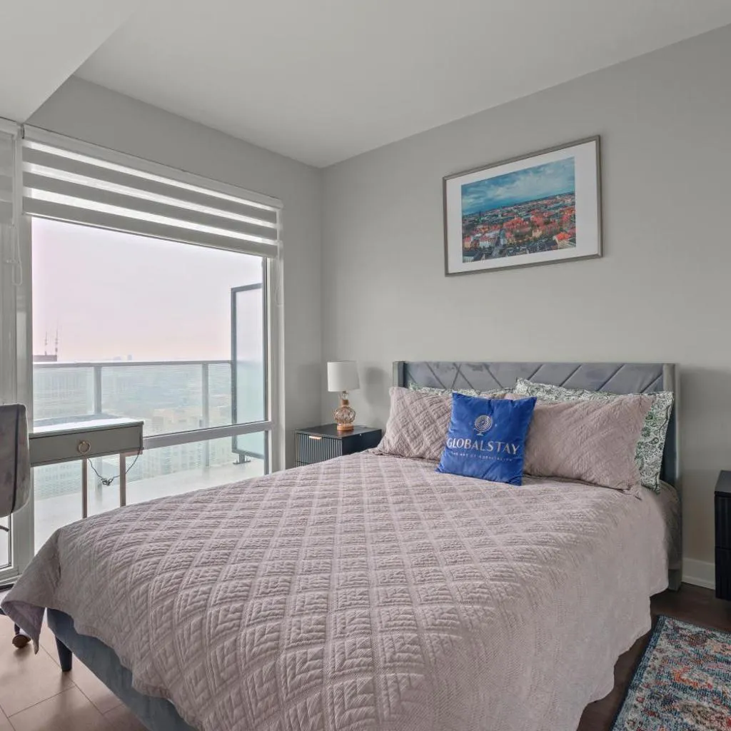 Photograph of New Cozy 1 Bedroom & Den Condo in Downtown Toronto
