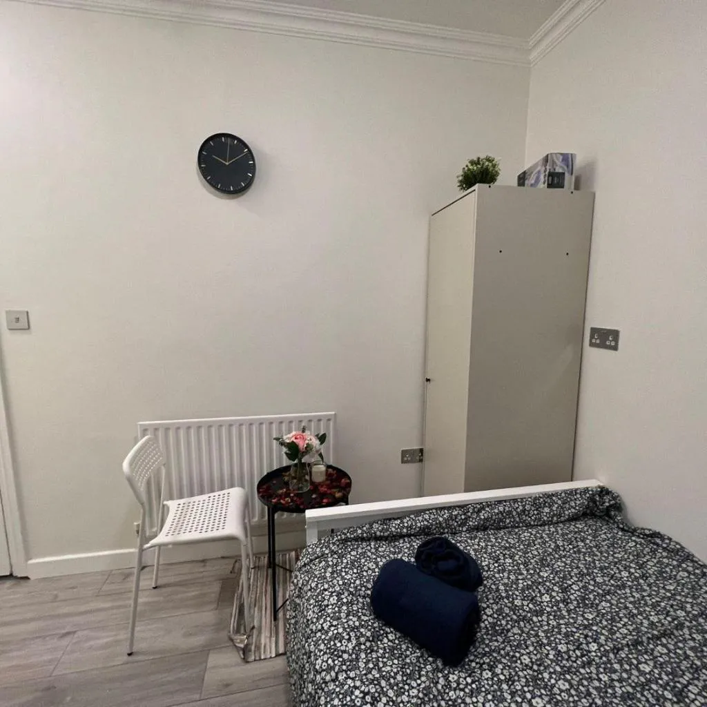 Photograph of Studio - Sleeps 2 - Acton Park & Stn Close