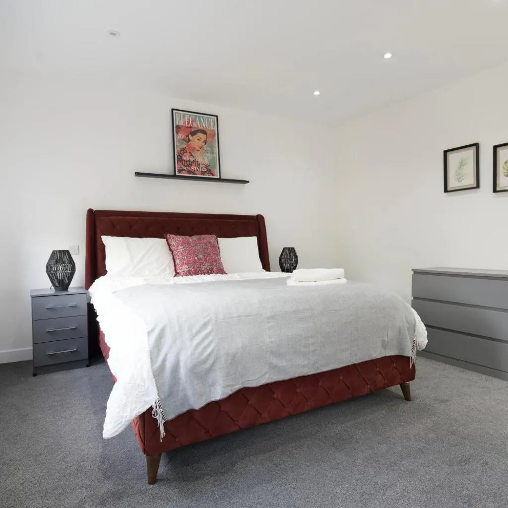 Photograph of Stylish Modern Apartment by Aldgate East Station 5